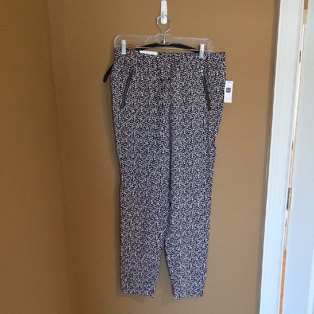 GAP Womans Black and White Joggers